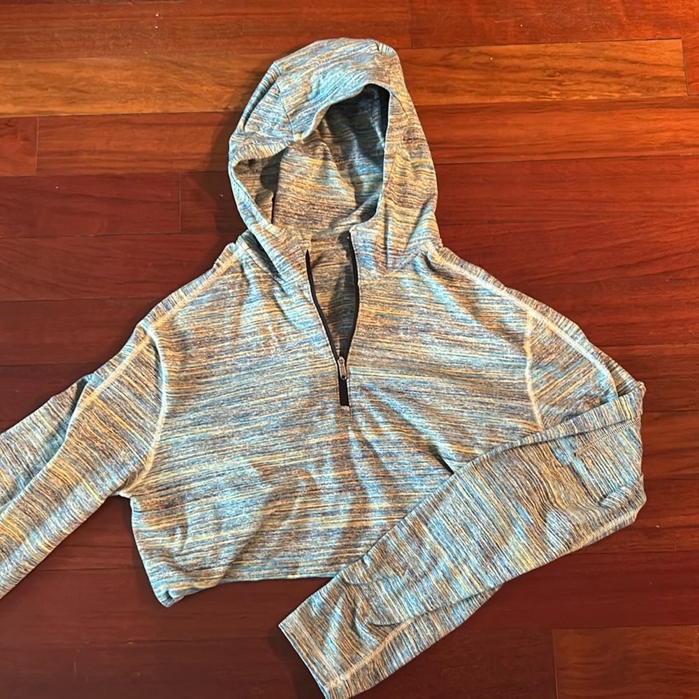 Men’s size M lulu lemon long sleeve quarter zip.